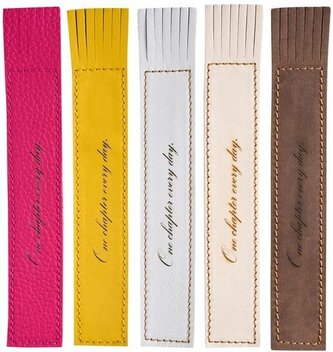 Kožená záložka se střapci One chapter every day