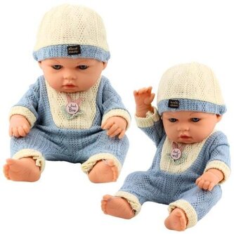 Lalka bobas w niebieskim wdzianku