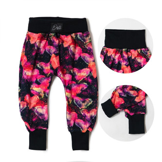 Dětské tepláky s vysokým pasem Duhová srdce; Barva: černá; Velikost: 80