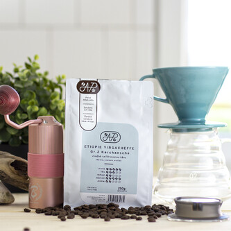 APe Pražírna a balírna Káva na filtr Etiopie Yirgacheffe Grade 2 Aricha Váha: 500g APe Pražírna a balírna Káva na filtr Etiopie Yirgacheffe Grade 2 Aricha Váha: 500g