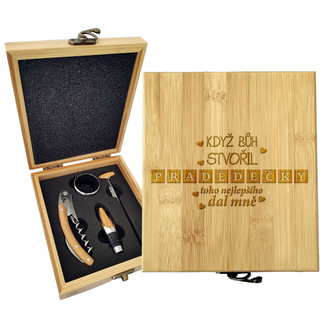 Dárková sada na víno Když Bůh stvořil pradědečky: 147×168×49 mm