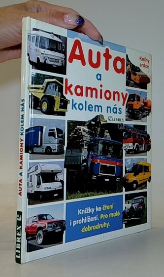 Auta a kamiony kolem nás