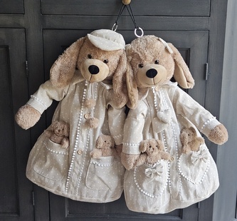 Pár plyšových pejsků vaky na pyžamo