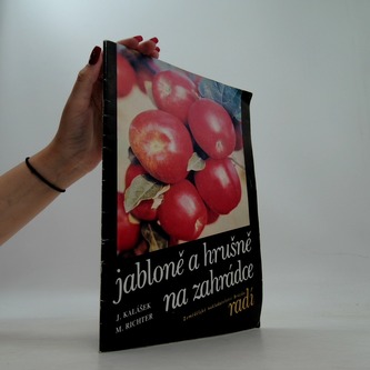 Jabloně a hrušně na zahrádce