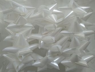 Rozeta J 3P biała 10cm 15szt/opak