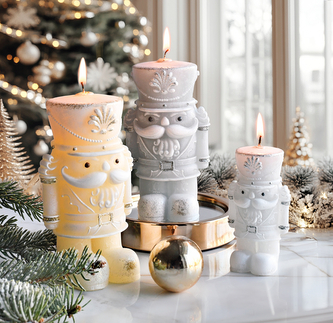 Świeca DZIADEK DO ORZECHÓW figurka mała5xh10cm parafinowa kremowa