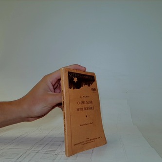 O smlouvě společenské