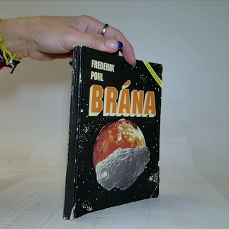 Brána
