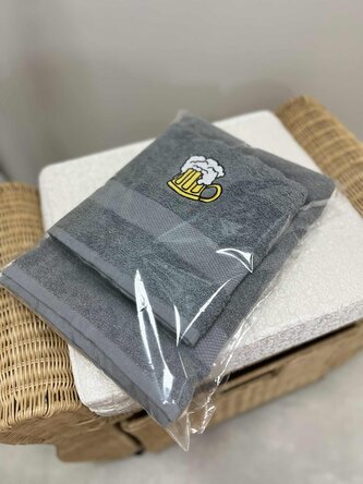 B.E.S. - Petrovice, s.r.o. Dárkový set ručník a osuška 50x90+70x140 froté s výšivkou piva - antracitová