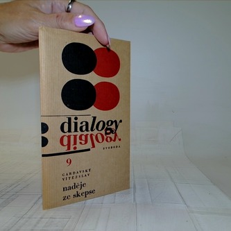 Dialogy 9 naděje ze skepse