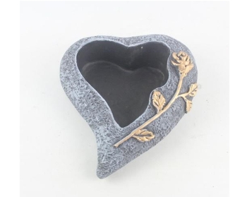 Betonový květináč srdce se zlatou růží 17 x 20 cm