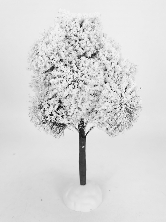 Dekorativní zasněžený strom, 23 x 11 cm