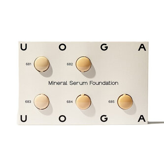 Uoga Uoga Sada testerů Tekutý minerání make-up a sérum SPF 20 BIO (10 x 1 ml) - 10 odstínů make-upu