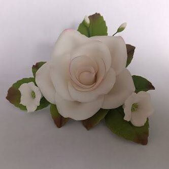 Cukrová růže - bílá, růžový okraj - K Decor