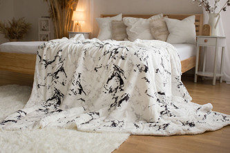 Jerry Fabrics s. r. o. Deka s beránkem mikroflanel 150x200 - Mramor bílý