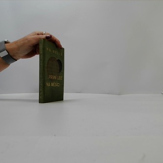 První lidé na měsíci