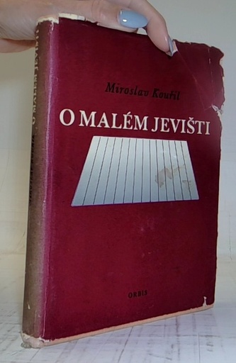 O malém jevišti