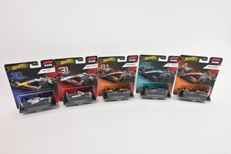 HW Premium Formuła1 autko HRV11 seria 979J /8 mix