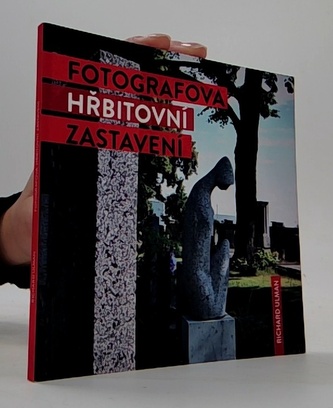 Fotografova hřbitovní zastavení