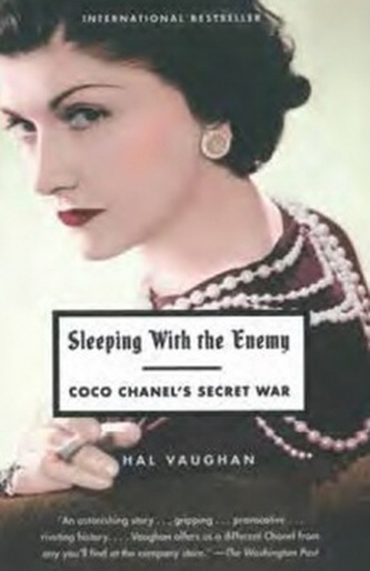 Tajná válka Coco Chanel (Hal Vaughan, 2017)