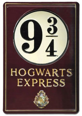 Plechová tvarovaná 3D dekorativní cedule na zeď Harry Potter: Nástupiště 9 3/4 - Platform 9 3/4 (20 x 30 cm)