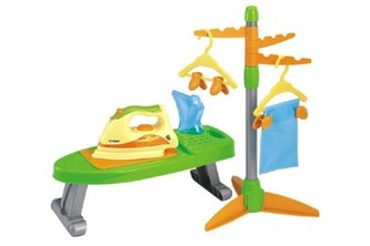 Set na žehlení žehlička 20cm plast s doplňky na baterie se zvukem se světlem v krabici