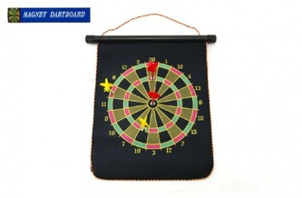 Terč magnetický 30x37cm se šipkami 4ks v krabici
