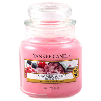 Svíčka ve skleněné dóze Yankee Candle Kopeček letní zmrzliny, 104 g