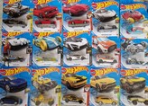 Auto Hot Wheels kov 7-8cm na kartě - 1 kus (doprodej)