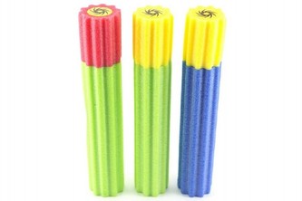 Vodní trubice pěnová stříkací 35cm mix barev v síťce