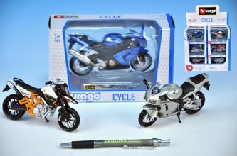 Motorka Bburago kov/plast 11-12cm 1:18, 14 druhů - 1 kus
