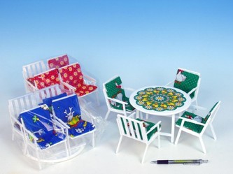 Nábytek pro panenky stůl + 4 židle se sedáky 4 barvy (1 sada v sáčku)