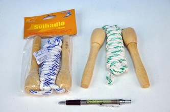 Švihadlo 270cm s dřevěnou rukojetí; 2 barvy ,1 kus