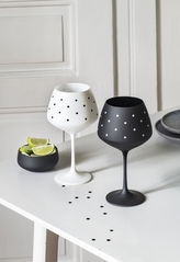 Sklenice na víno 580 ml 2 ks LOVELY DOTS černá + bílá