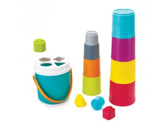 Stohovací kelímky v kyblíku