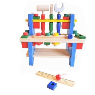 Dřevěné nářadí ve stojanu