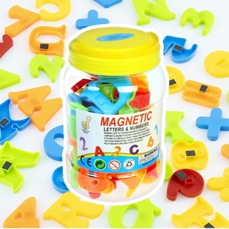 Magnetická písmena a čísla v láhvi