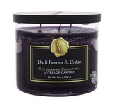 Village Candle Gentlemen's Collection Vonná svíčka Dark Berries & Cedar 396 g pro muže