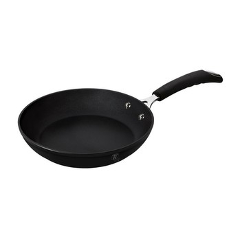 Pánev s titanovým povrchem 30 cm Black Professional Line
