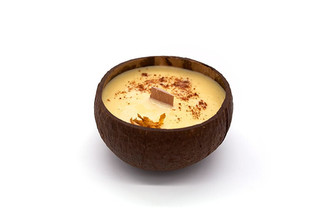 Tropikalia Svíčka v kokosu - vůně Vanilla, caramel