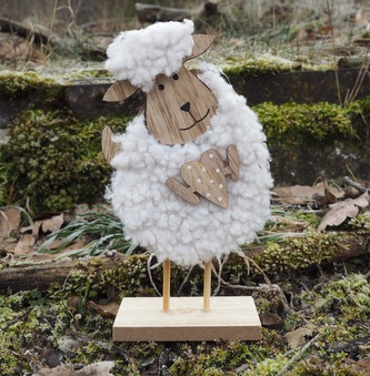 Ovečka stojící dřevěná