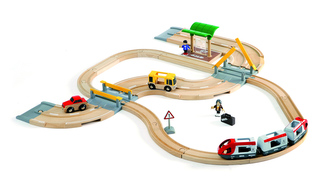 Vláčkodráha s os. vlakem, závorami a silničním přejezdem, 33 dílů