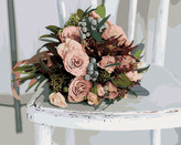 Malování podle čísel - KYTICE RŮŽÍ NA BÍLÉ ŽIDLI - 80x100 cm, bez rámu a bez vypnutí plátna