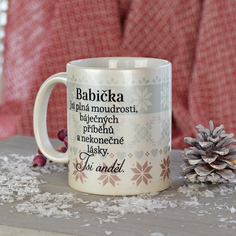 Perleťový hrnek se zimním vzorem pro babičku