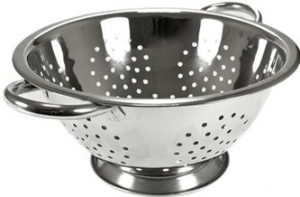 Cedník d28cm/v.11cm nerez plech stojící