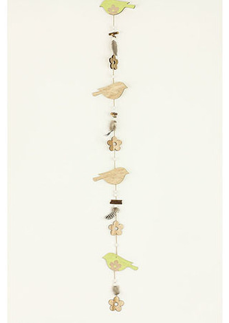 Girlanda s dřevěnými dekoracemi