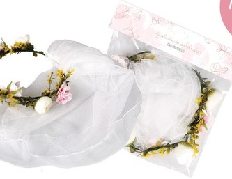 Květinový věnec se závojem