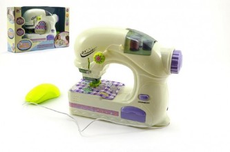 Šicí stroj plast 22cm na baterie, USB port  se zvukem v krabici