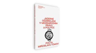 Jaderné odzbrojení v mezinárodním právu a politice