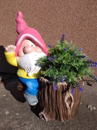 Trpaslík s pařezem